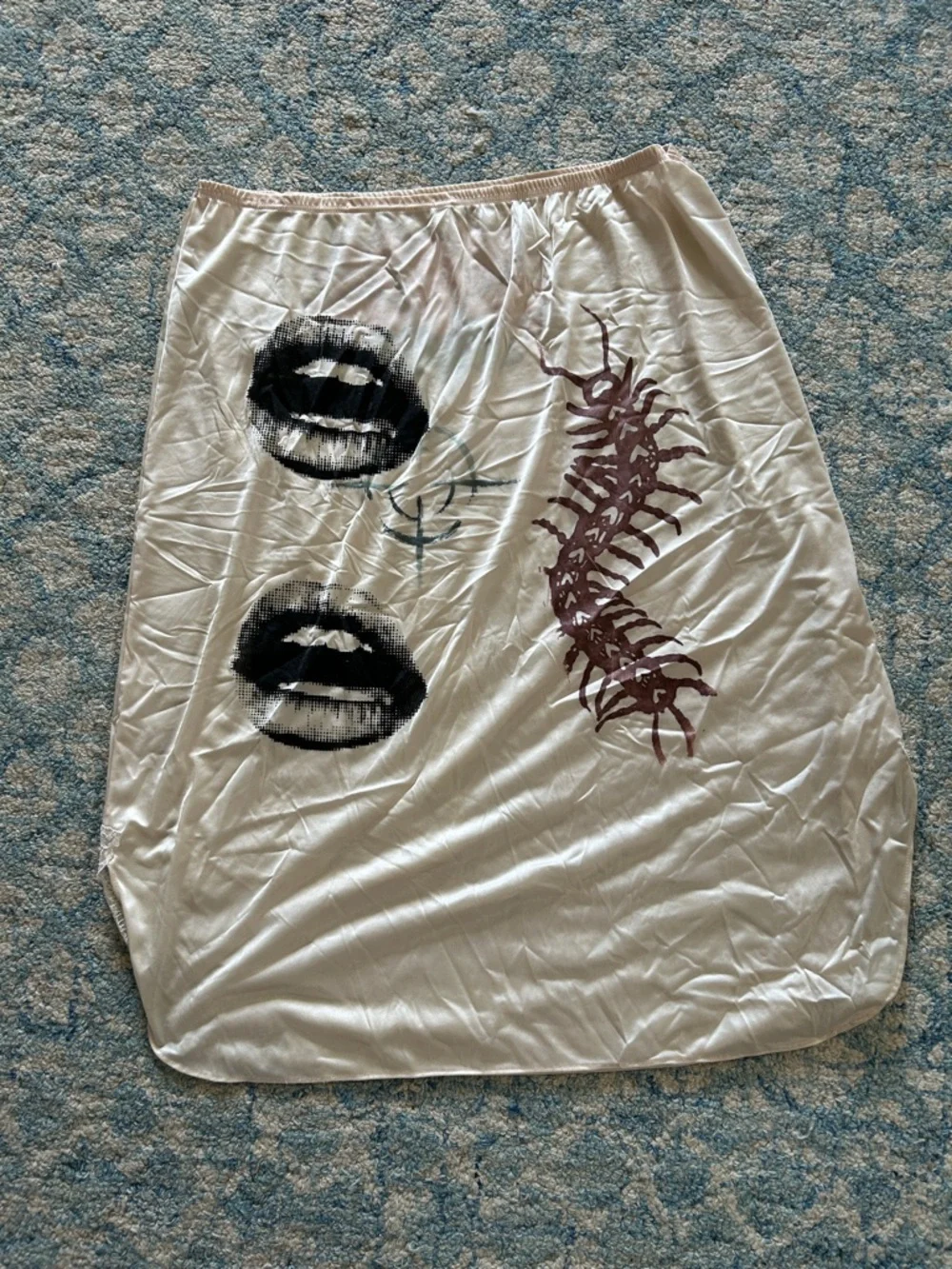 Vintage upcycled slip Graphic Lip & Centipede Print Skirt & lotus in Cream - Picture 3 of 10